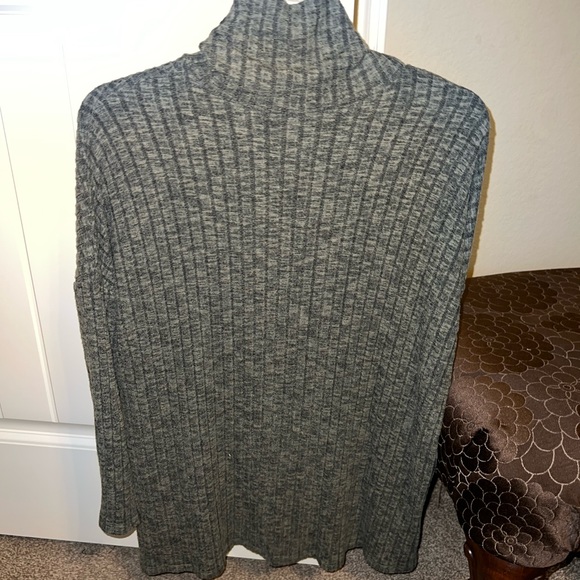 American Eagle Outfitters sweater - Picture 2 of 8